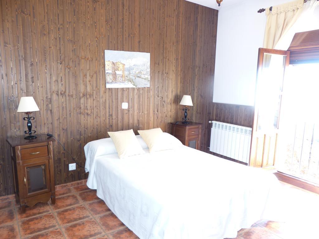 Casa Rural Pena Falcon Torrejón el Rubio Pokoj fotografie